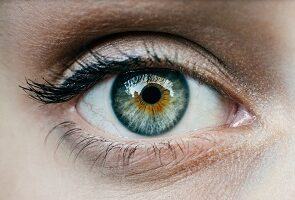 eyeball به چه معناست؟